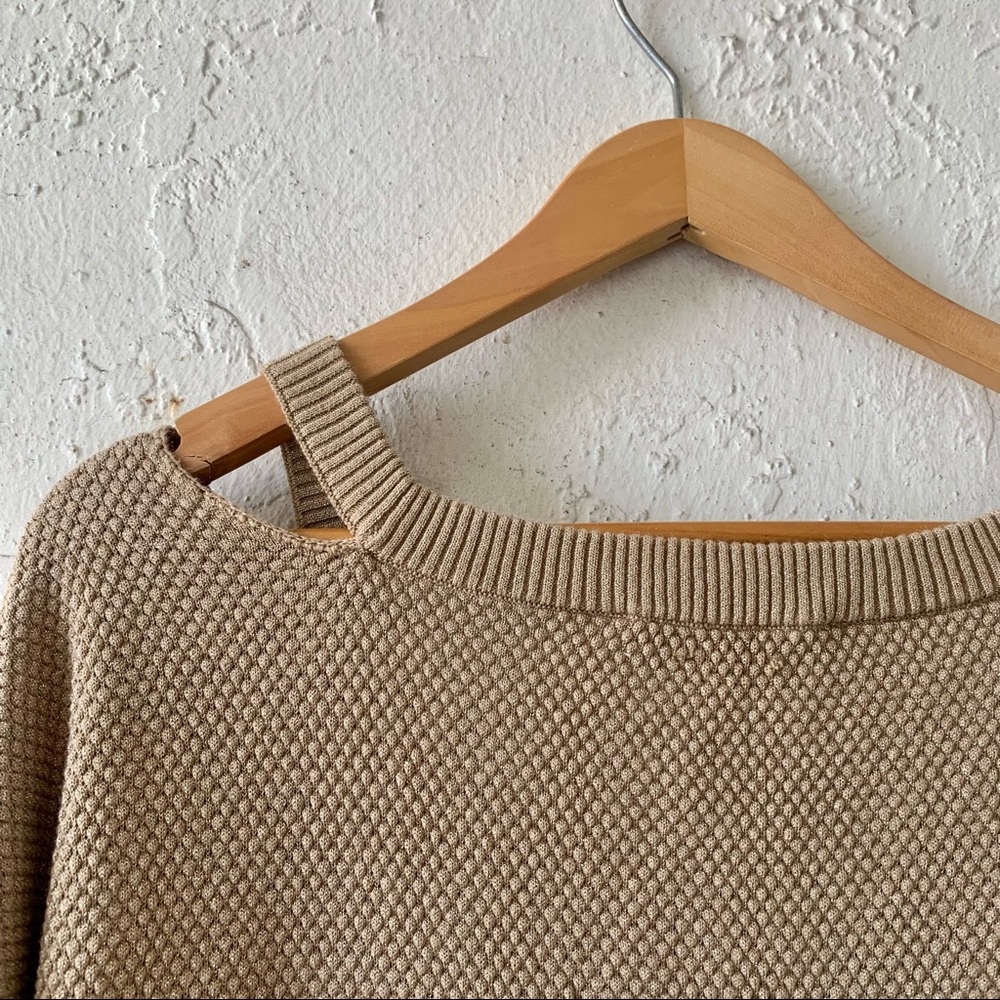 MICHAEL KORS CUTOUT & COLD SHOULDER SWEATER. Gold Size XL - Picture 9 of 9